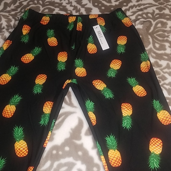 Pineapple Leggings Soft Material - Picture 3 of 5